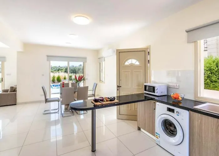 Valley 2 Willa Polis